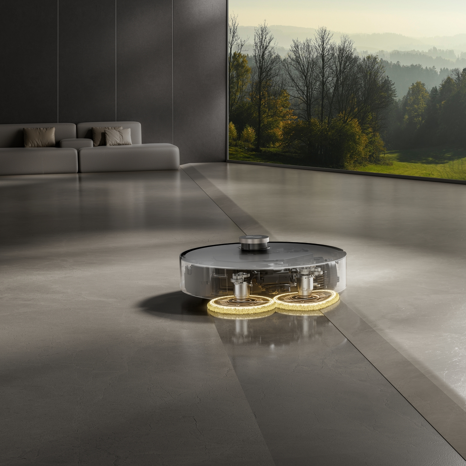 Un aspirateur robot nettoie un sol brillant. Intérieur moderne avec vue sur une forêt. Un canapé gris en arrière-plan.