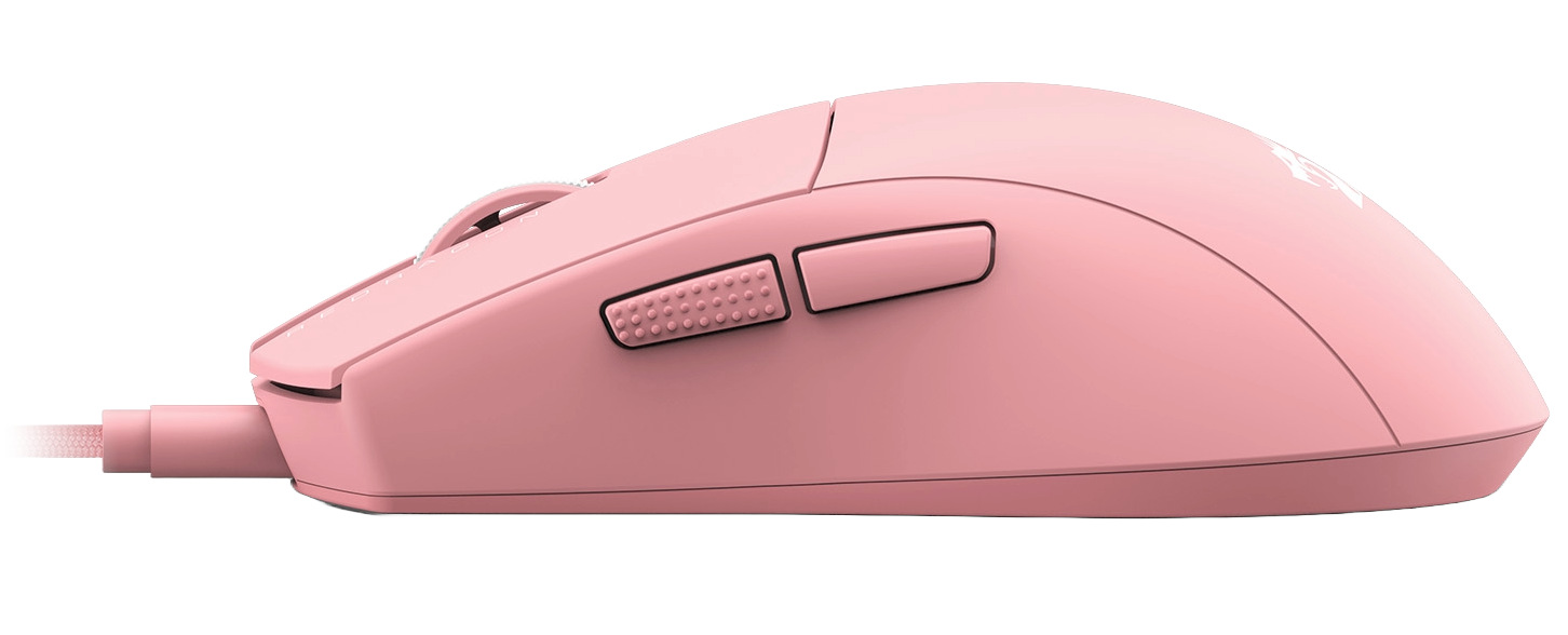 Różowa mysz komputerowa, widziana z boku, pokazuje swoje przyciski i przewód na białym tle.