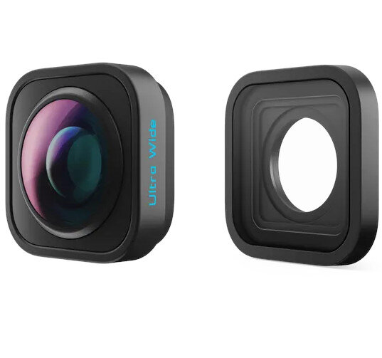 Dwa czarne obiektywy, jeden z kolorowymi odbiciami i tekstem 'Ultra Wide', i kwadratowa osłona obiektywu z otworem.