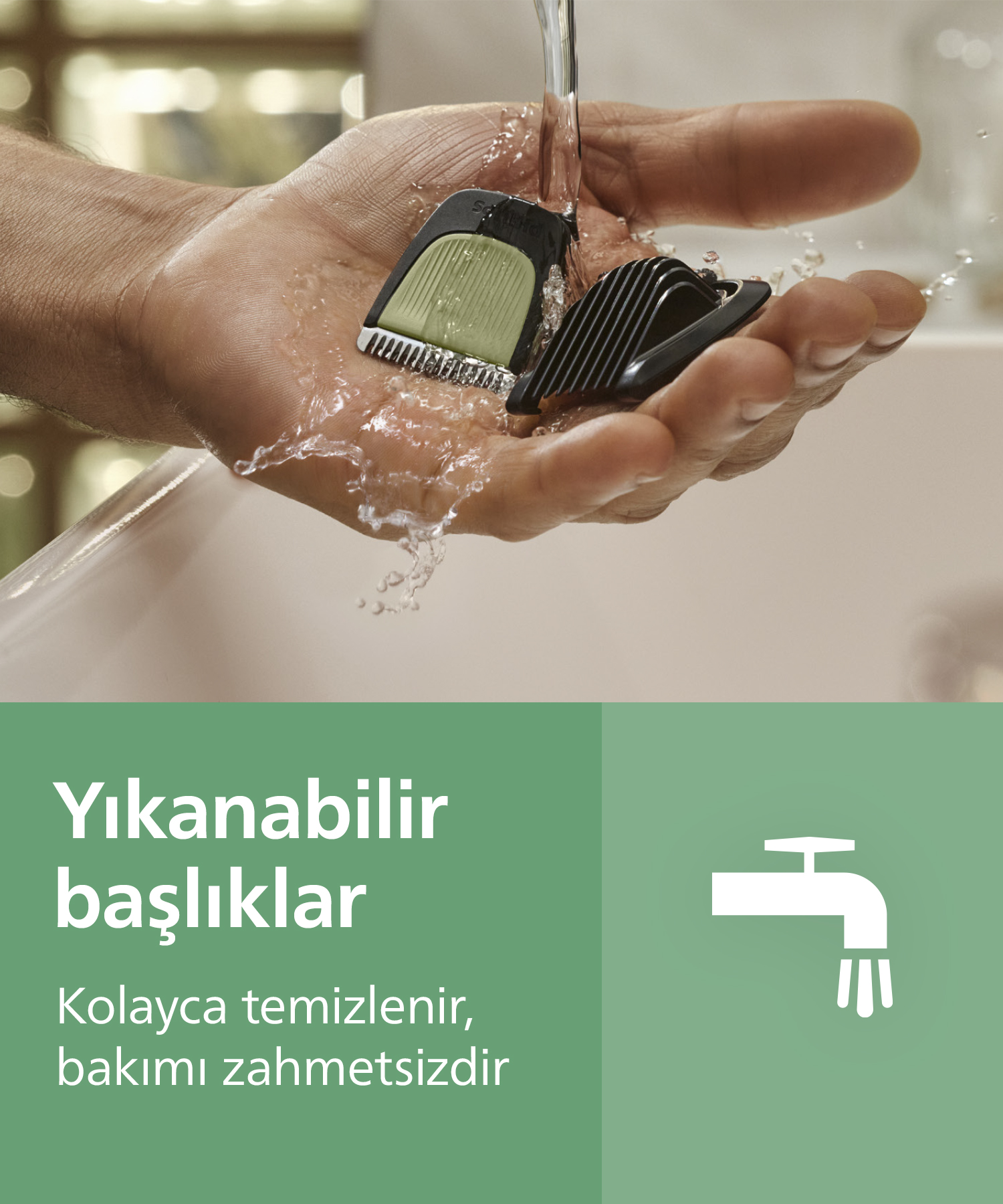 Bir el, akan suyun altında iki siyah ve yeşil tıraş başlığı tutuyor. Sahne, tıraş başlıklarının kolay temizliğini gösteriyor.
