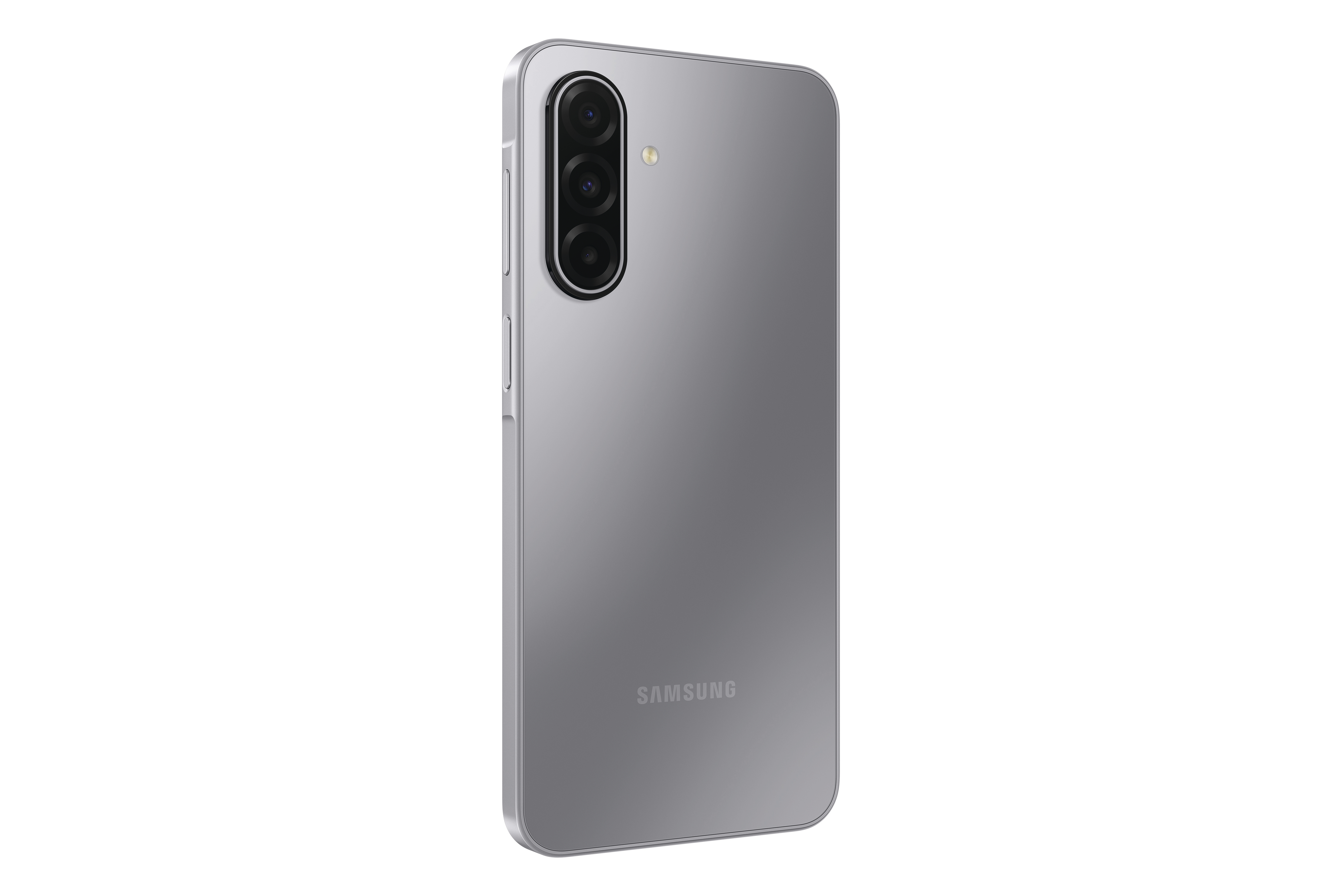 Ein silbernes Smartphone mit Dreifachkamera und Samsung-Logo auf der Rückseite vor weißem Hintergrund.