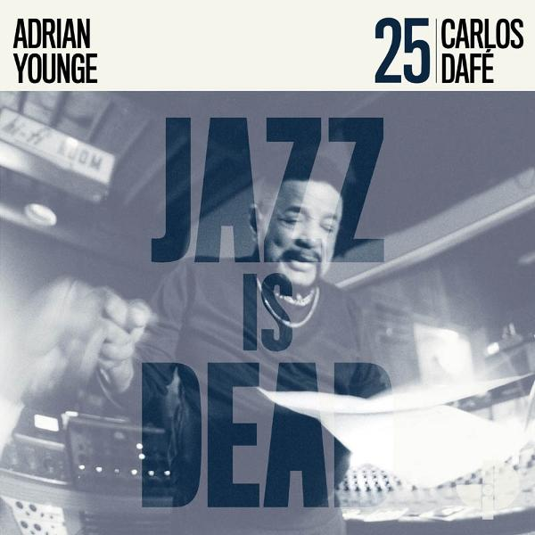Albumcover mit dem Text "JAZZ IS DEAD" über dem Gesicht eines Mannes. Weitere Texte sind "Adrian Younge" und "Carlos Dafe".