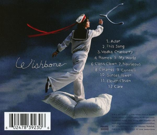 Mann im Matrosenanzug auf Wolke, greift nach Wunschknochen. Albumcover, blauer Himmel im Hintergrund. Songtitel und Barcode sind sichtbar.