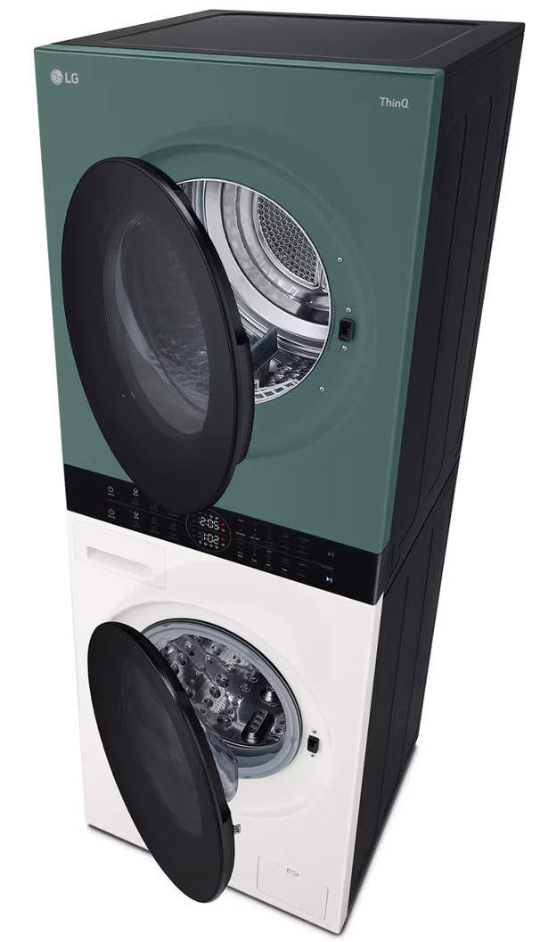Ułożona w stos pralka i suszarka LG z otwartymi drzwiami. Górna część jest zielona, dolna biała. Oboje drzwi są czarne i otwarte.
