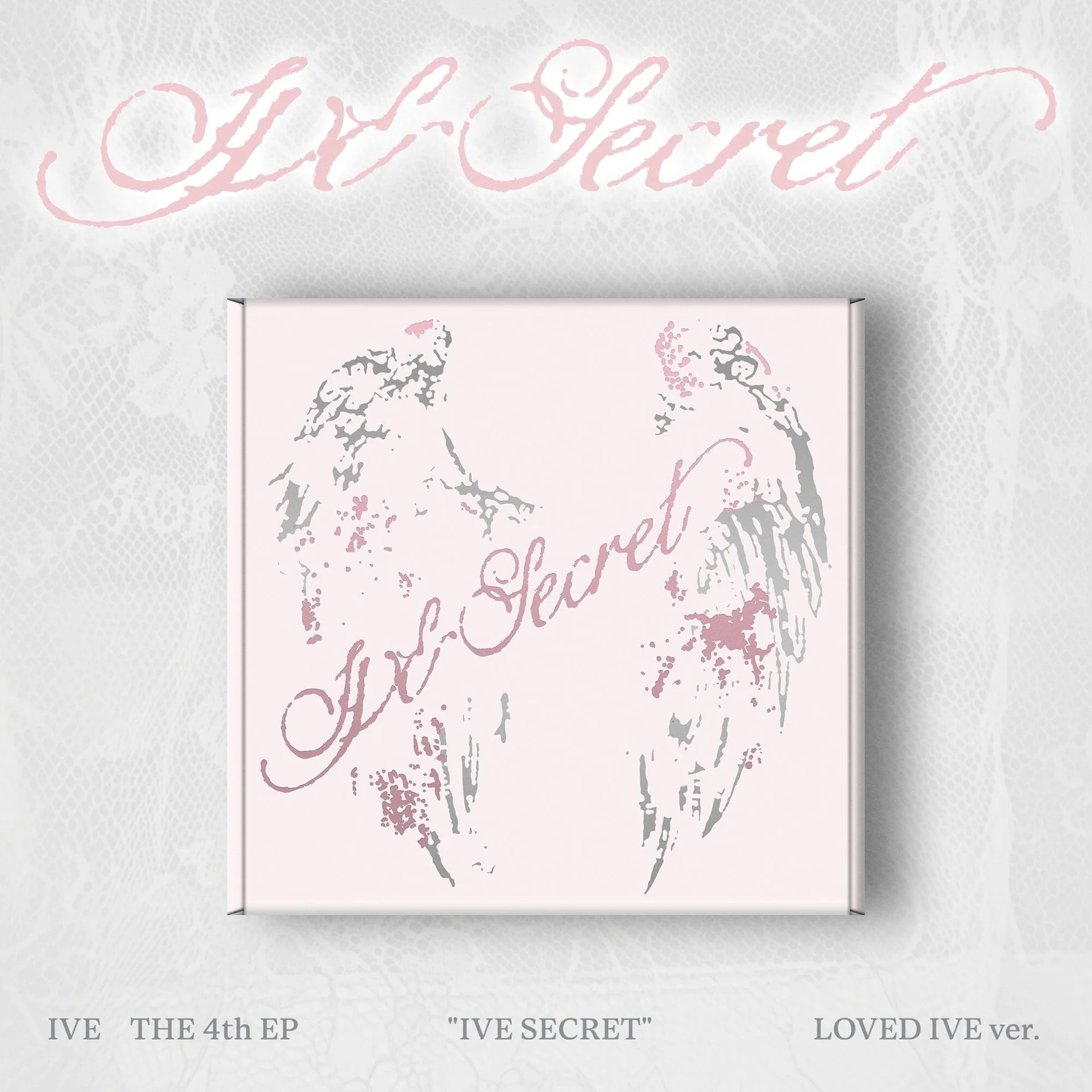 Album borító rózsaszín szöveggel, angyalszárnyakkal és az 'IVE Secret' címmel. A háttér csipkeszerű mintázatú.