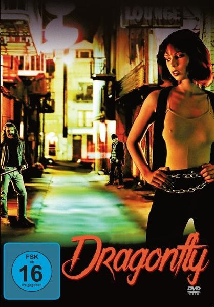 Filmposter: Frau vorne, zwei Männer hinten, Leuchtreklame 'Lounge', Straßenszene. Titel 'Dragonfly'.
