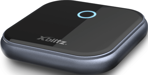 Un appareil électronique noir et carré avec un cercle bleu brillant sur le dessus. L'appareil a une bordure argentée et le logo Xblitz.