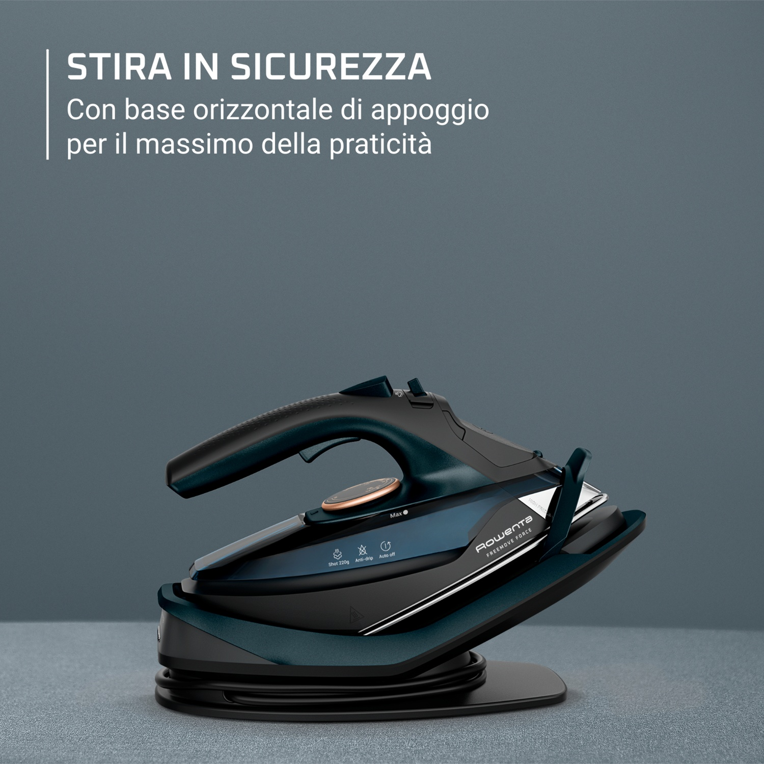 Un ferro da stiro Rowenta nero e verde acqua con supporto. Il ferro ha un manico, un serbatoio dell'acqua e diversi pulsanti.