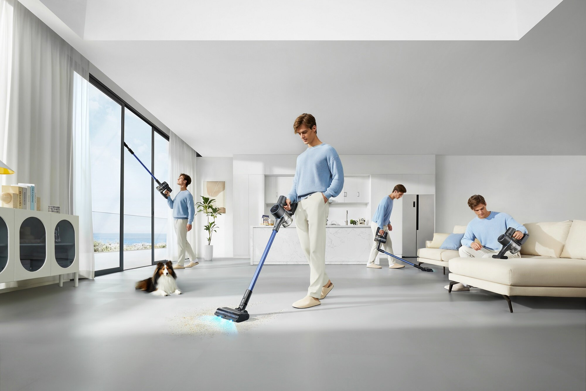 Mężczyzna odkurza salon. Wiele zdjęć pokazuje go w różnych punktach za pomocą niebiesko-czarnego odkurzacza. Pies leży na podłodze.