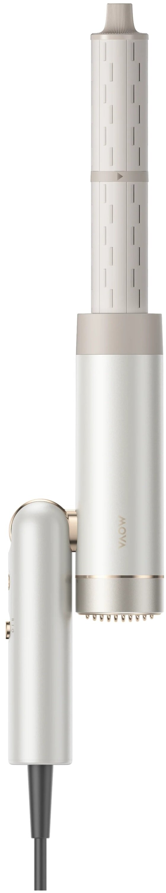 Białe i beżowe urządzenie do stylizacji włosów. Ma cylindryczny korpus z dołączonym mniejszym cylindrem i wtyczką.