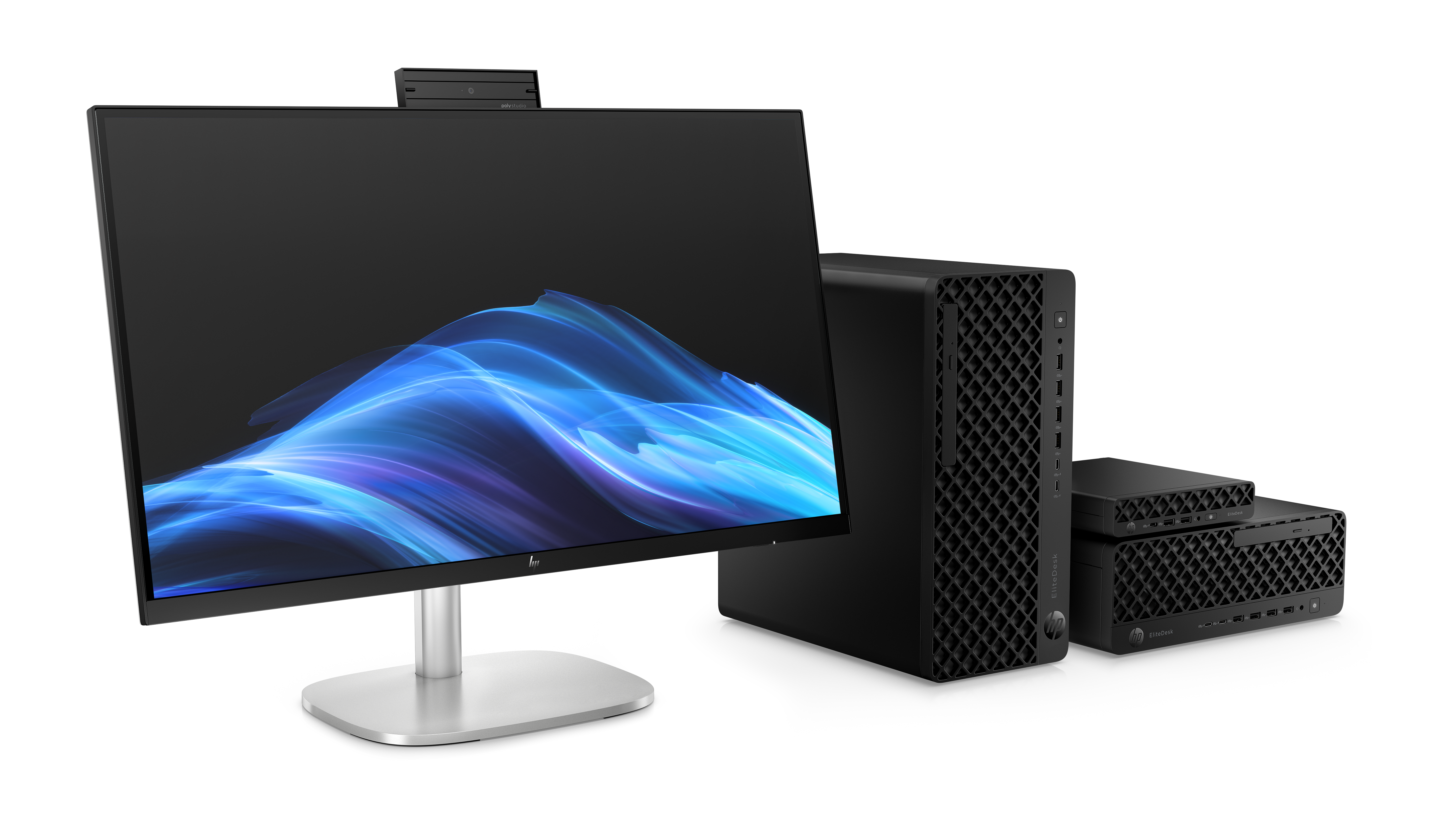 Ein Computer-Setup mit Monitor, Webcam und Desktop-Tower, alles schwarz, vor schwarzem Hintergrund. Der Monitor zeigt ein blaues Design.