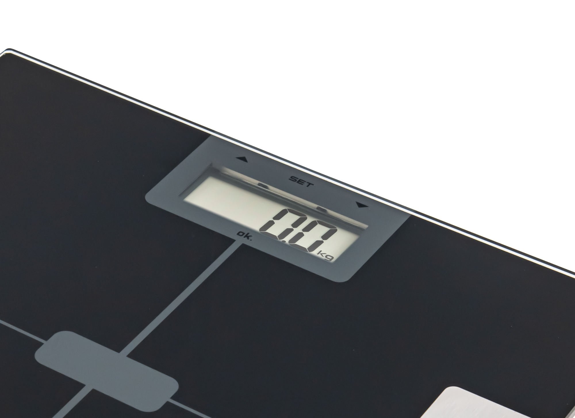 Egy digitális mérleg 0,0 kg-ot mutat. A mérleg fekete, digitális kijelzővel. A háttér fekete.