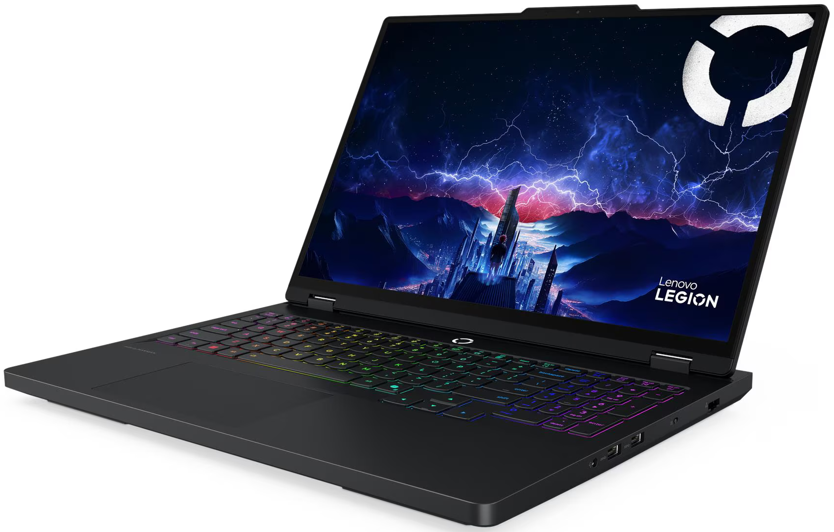 Egy fekete Lenovo Legion laptop nyitva van. A képernyő egy városképet mutat villámlással. A billentyűzet szivárvány színekben világít.