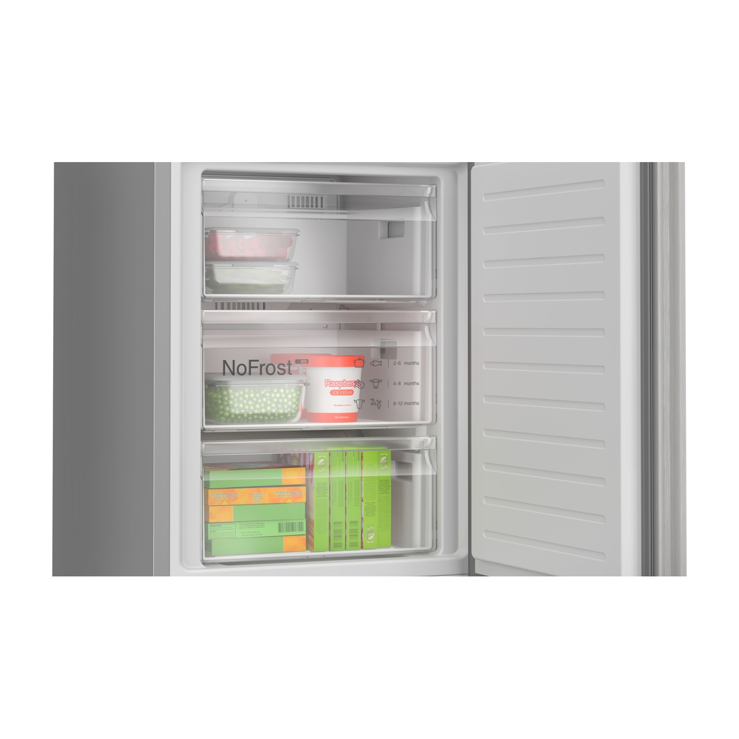 Freezer aperto con ripiani contenenti prodotti surgelati: piselli, lamponi e alimenti confezionati. La porta del frigorifero è aperta.