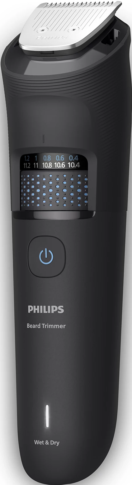Un regolabarba Philips nero. Ha una lama argentata e un display digitale. Il pulsante di accensione è illuminato.