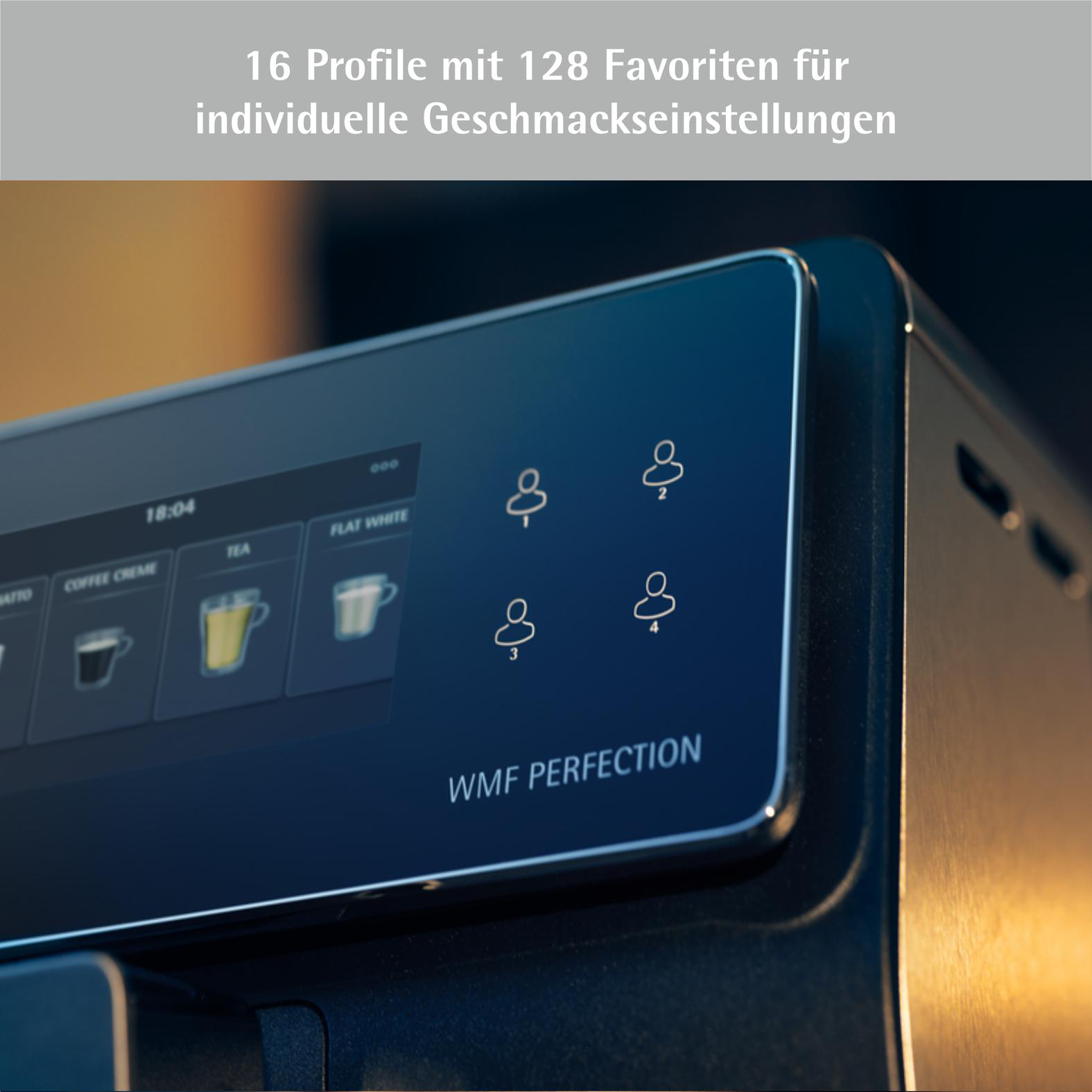 Ein Kaffeevollautomat zeigt Uhrzeit, Getränkeoptionen und Benutzerprofile. Die Marke ist WMF Perfection.