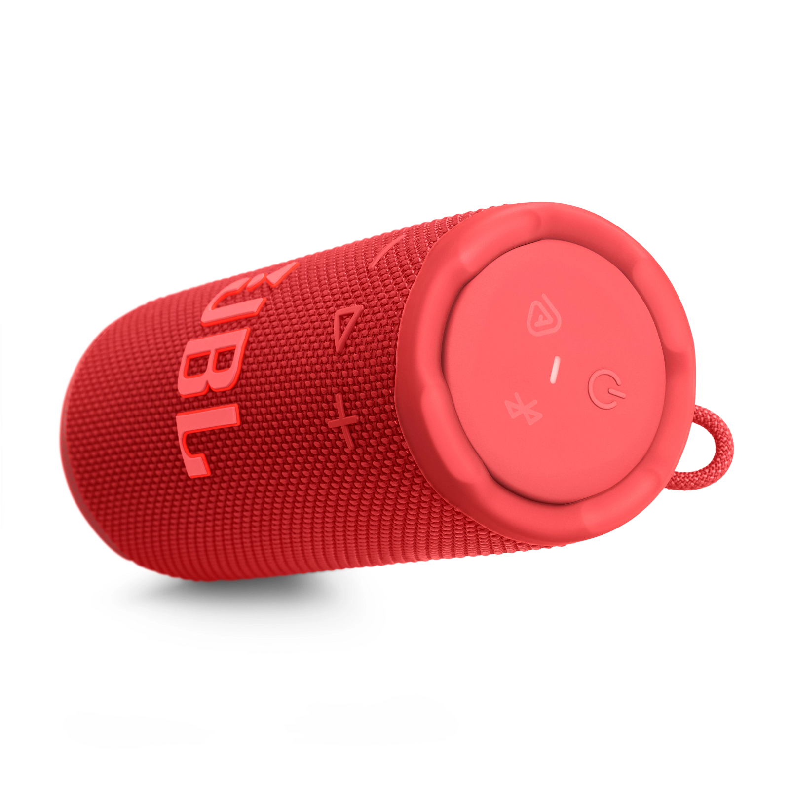 Piros JBL hangszóró fehér háttéren. Jellemzői: bekapcsolás, Bluetooth és hangerőszabályzó. A hangszóró szőtt textúrájú.
