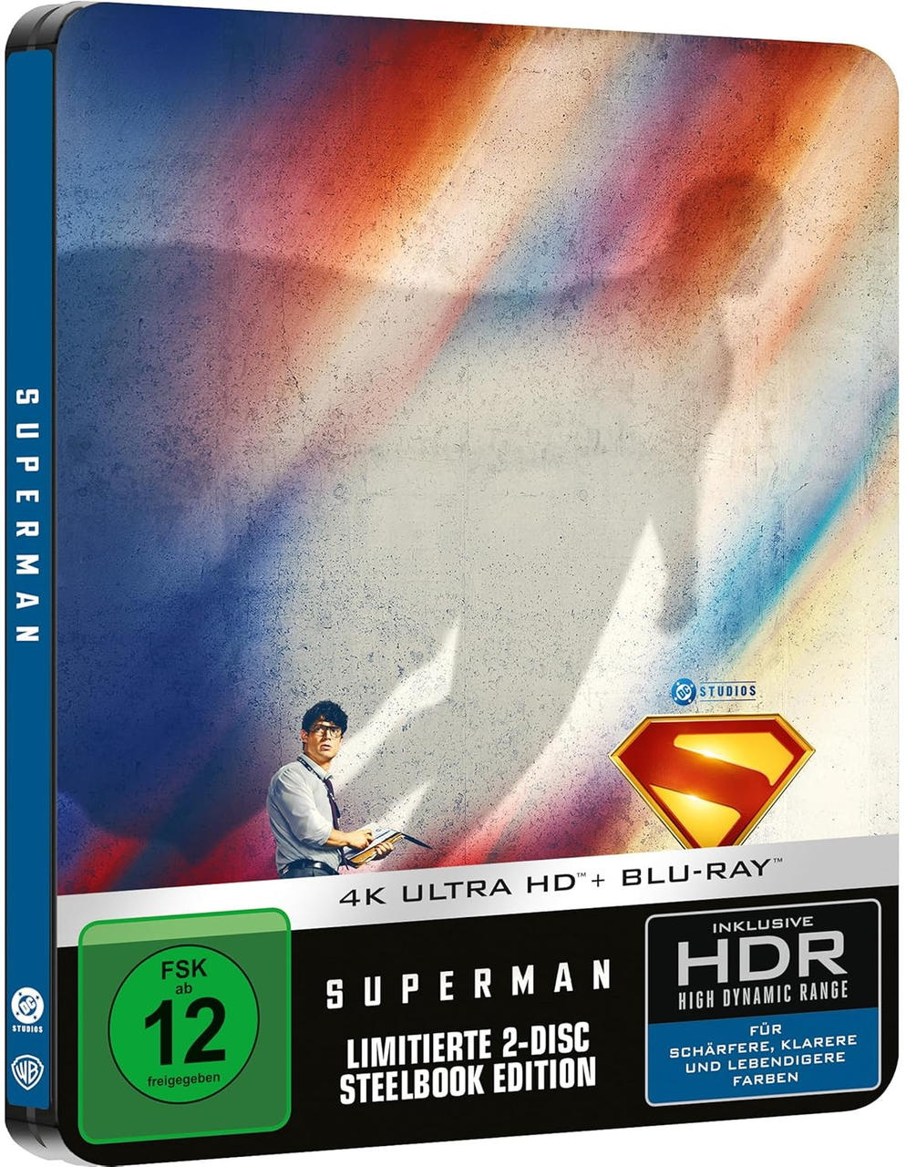 Superman Blu-ray-Cover. Mann mit Brille hält Papiere. Logo enthält das Superman-Symbol und HDR. Text enthält 4K, FSK 12.