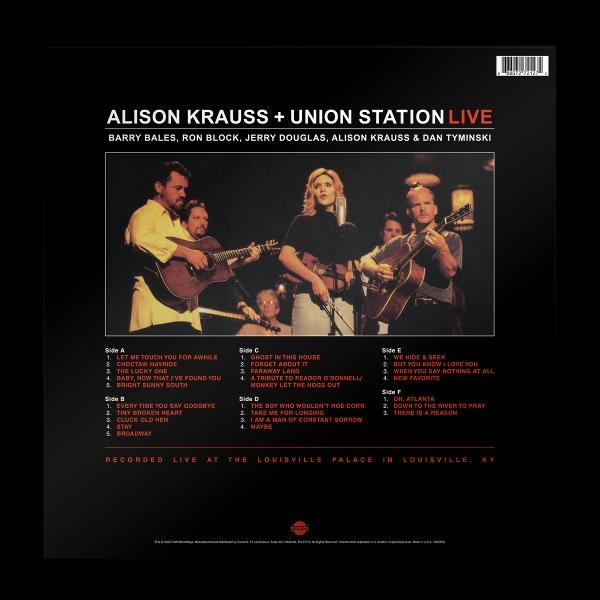 Live-Albumcover mit Bandmitgliedern. Alison Krauss in der Mitte. Albumtitel und Titelliste werden angezeigt.