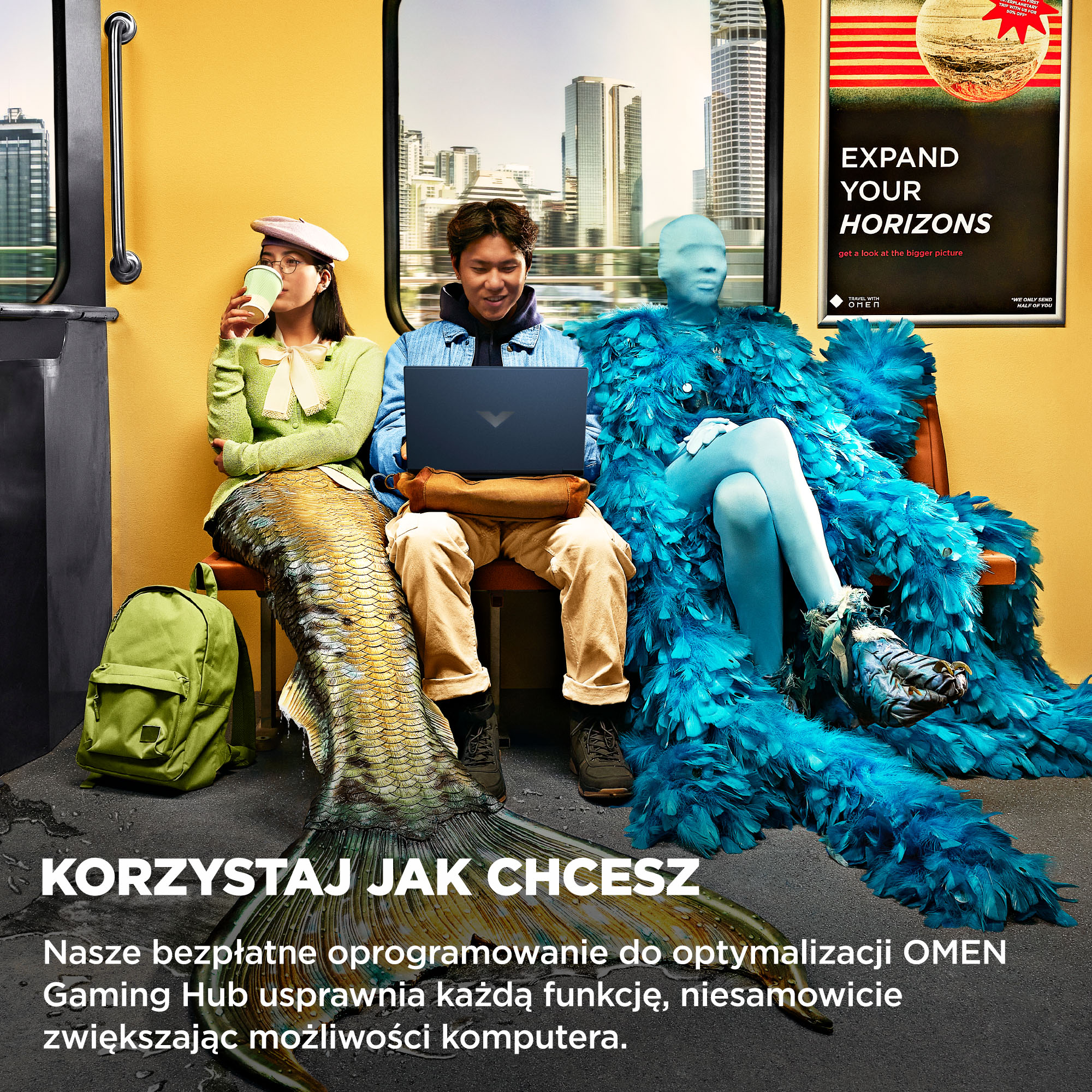 Syrena, osoba z laptopem i osoba w niebieskich piórach siedzą w pociągu. Reklama głosi "Expand Your Horizons".