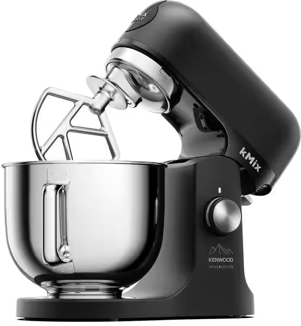 Ein schwarzer Kenwood kMix Küchenmixer. Er hat eine Edelstahlschüssel und einen Rührbesatz. Der Mixer steht vor weißem Hintergrund.