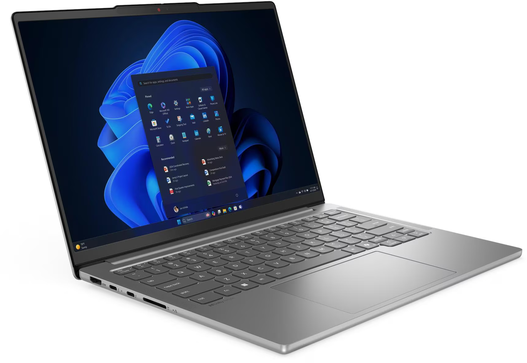 Ezüst laptop Windows 11 felülettel. Alkalmazásikonokat, egy keresősávot és a Start menüt mutatja. A képernyő nyitva van.