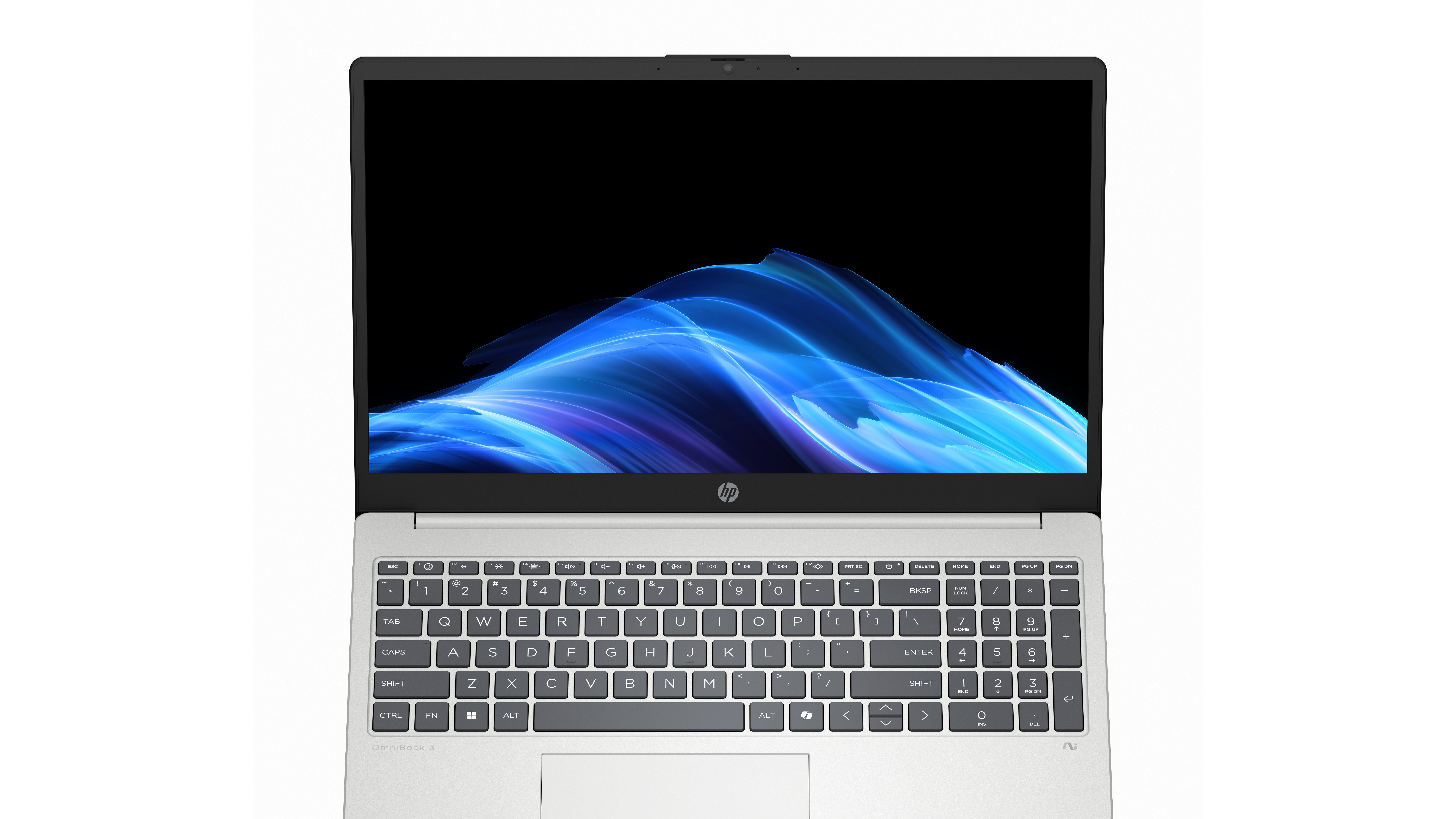 Silberner HP-Laptop offen auf weißer Oberfläche. Tastatur sichtbar, Bildschirm zeigt blaues und schwarzes abstraktes Design. HP-Logo sichtbar.