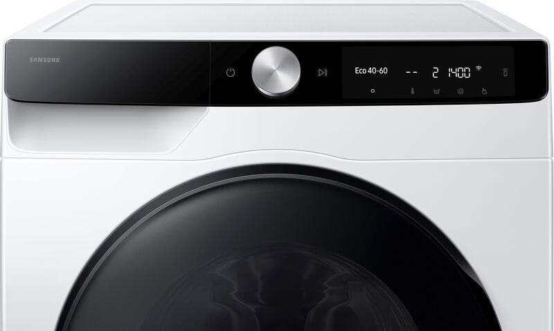 Eine weiße Samsung Waschmaschine mit schwarzem Bedienfeld. Das Bedienfeld hat ein Display und einen zentralen Knopf.