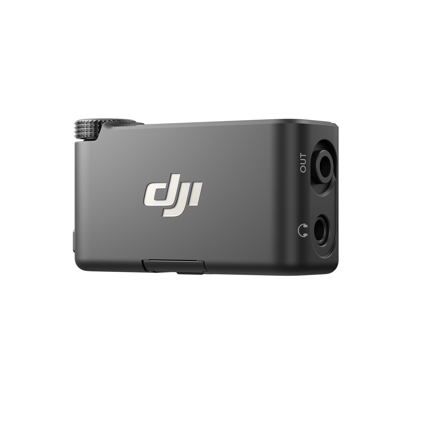 Un transmisor de audio DJI negro sobre un fondo gris. Tiene el logotipo de DJI y puertos etiquetados como 'OUT' y una toma de auriculares.