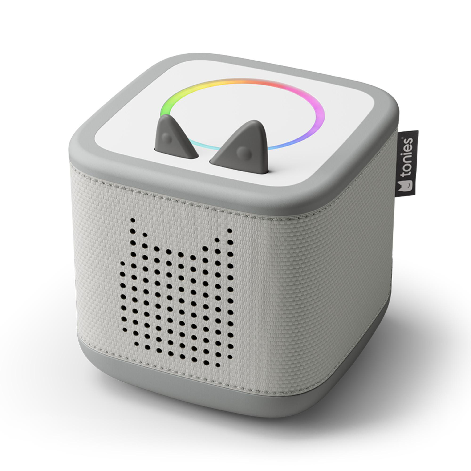 Grauer Toniebox-Lautsprecher mit Katzenohren, Regenbogenlichtring und gepunktetem Lautsprecher. Das Markenlogo ist seitlich.