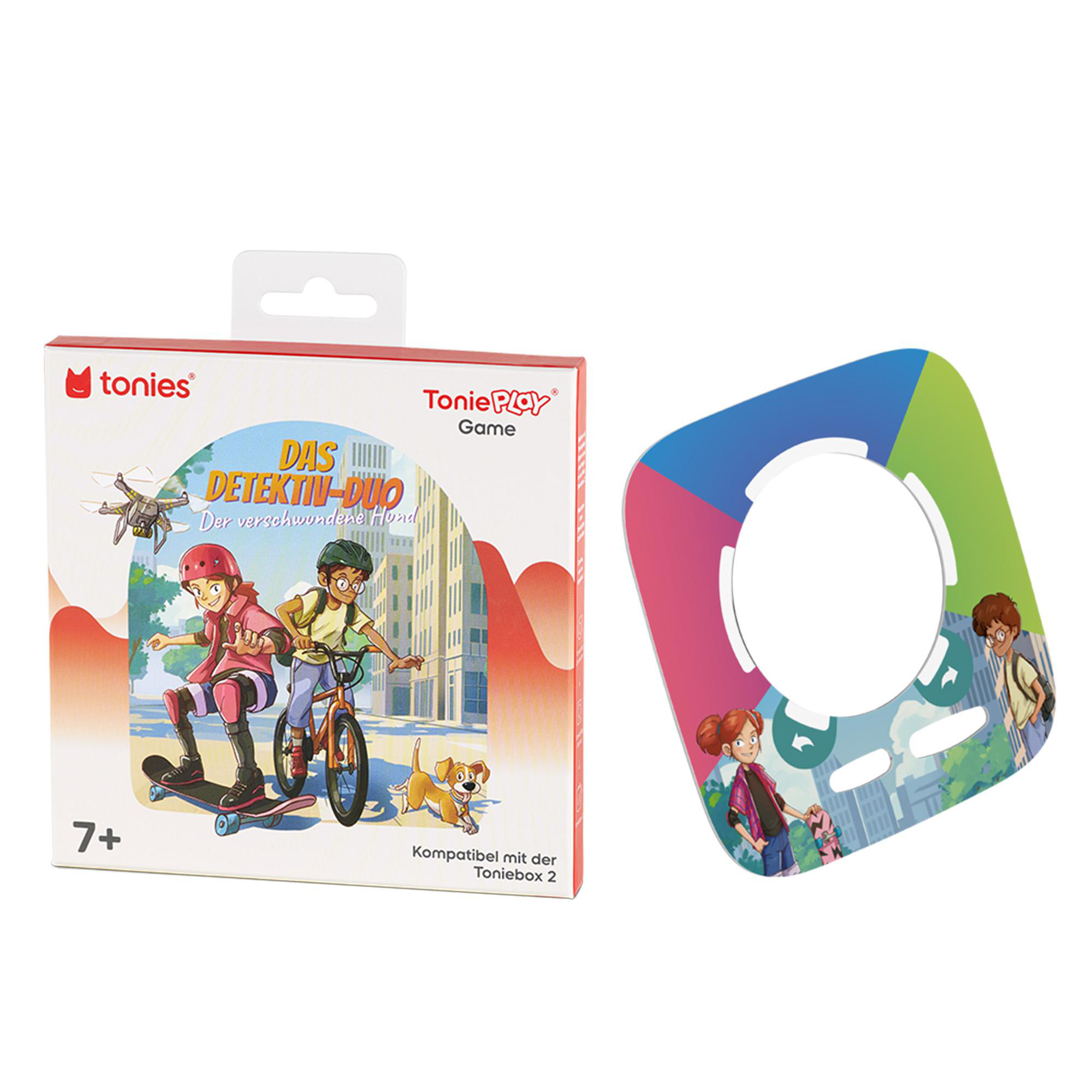 Eine Schachtel mit Cartoon-Bildern und einem Spielstein. Die Schachtel zeigt ein Detektivduo auf einem Skateboard und Fahrrad. Der Spielstein ist quadratisch.