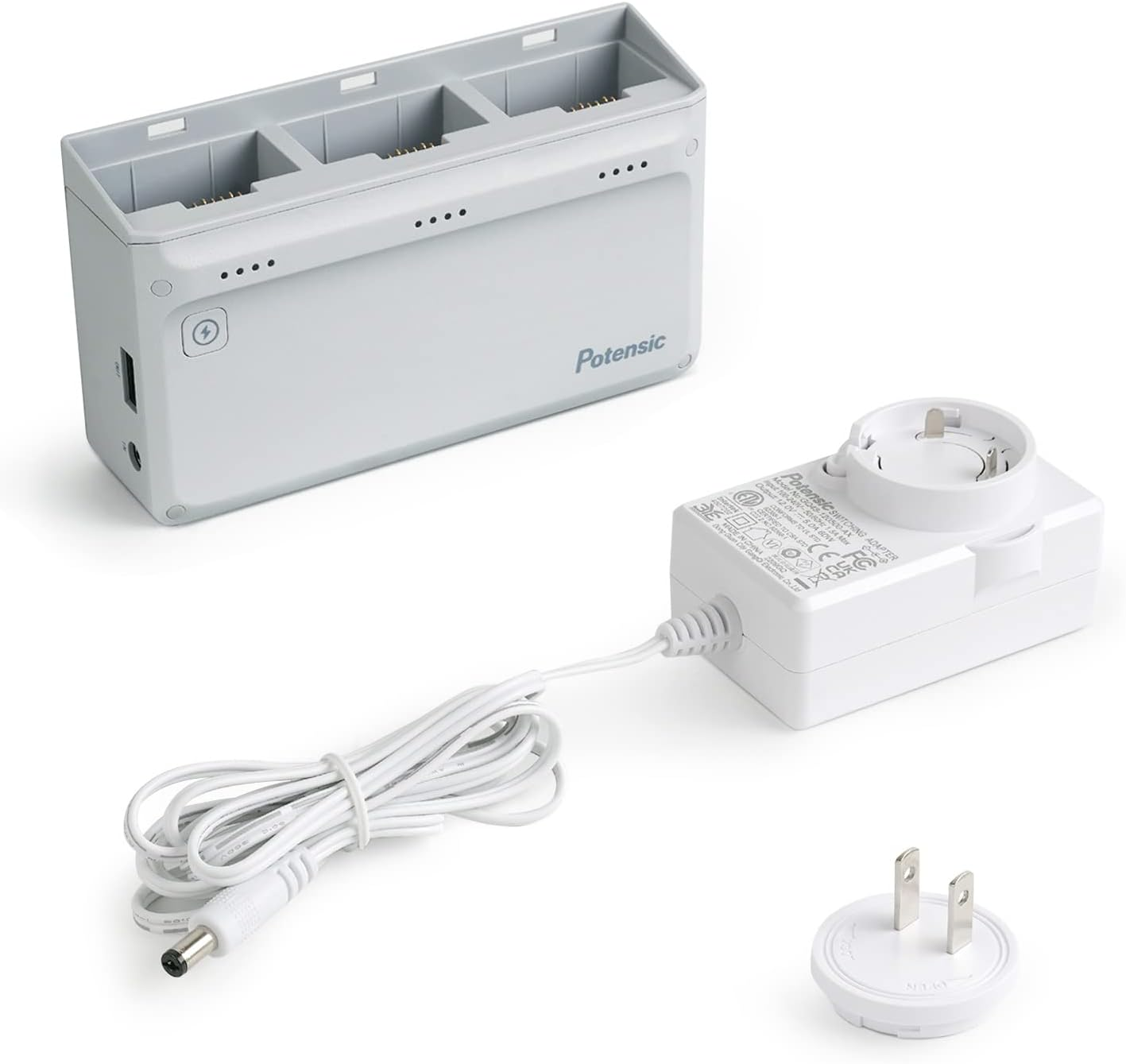 Egy fehér Potensic drón töltő és adapter készlet látható. Tartalmazza a több nyílással rendelkező töltőt, az adaptert és a hálózati csatlakozót.