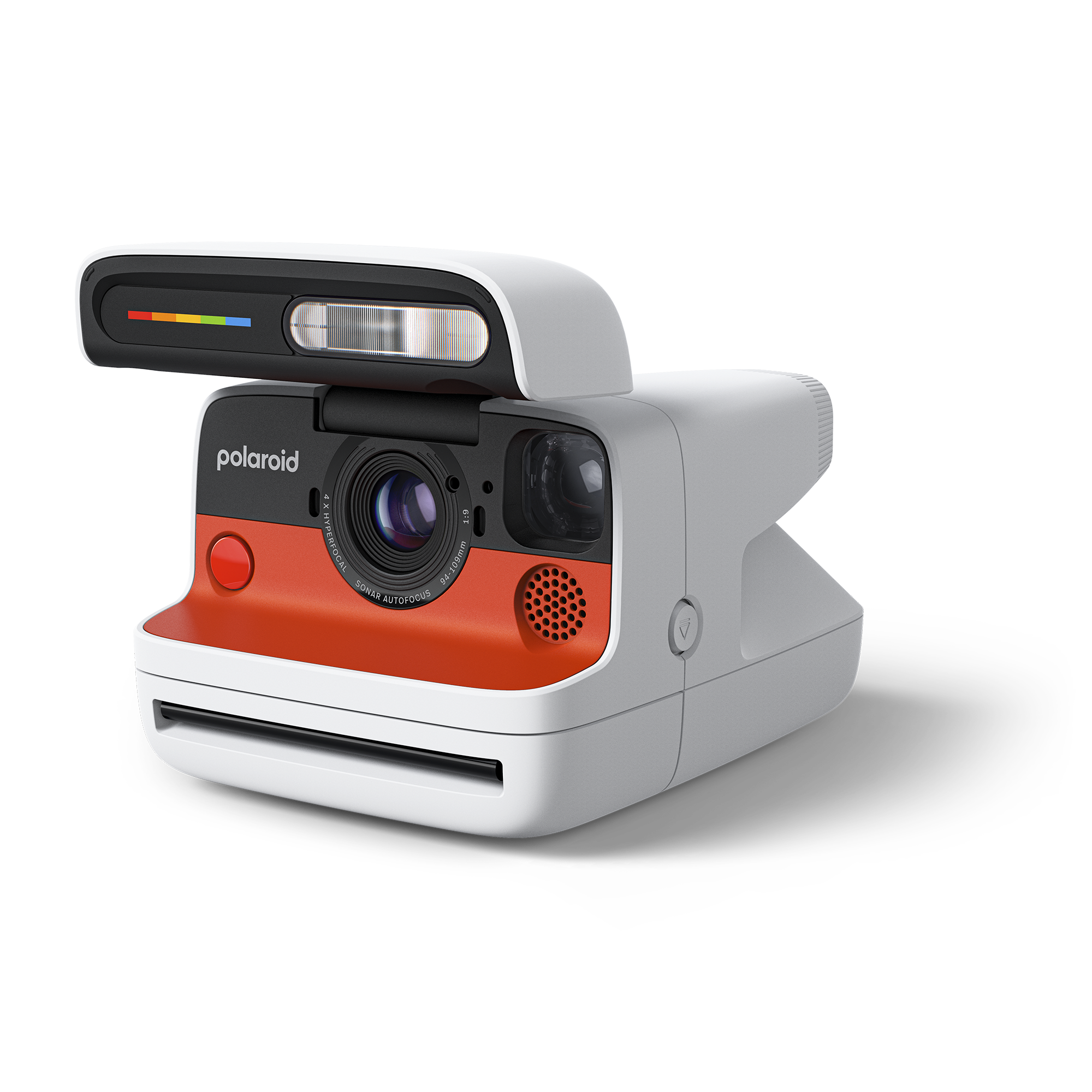 Beyaz ve turuncu bir Polaroid fotoğraf makinesi. Siyah bir merceği ve flaşı var. Ön tarafta "Polaroid" kelimesi görülüyor.