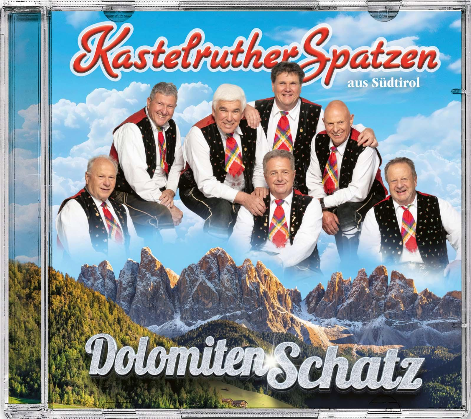 CD-Cover von Kastelruther Spatzen. Sieben Männer in Tracht vor Bergkulisse und blauem Himmel.