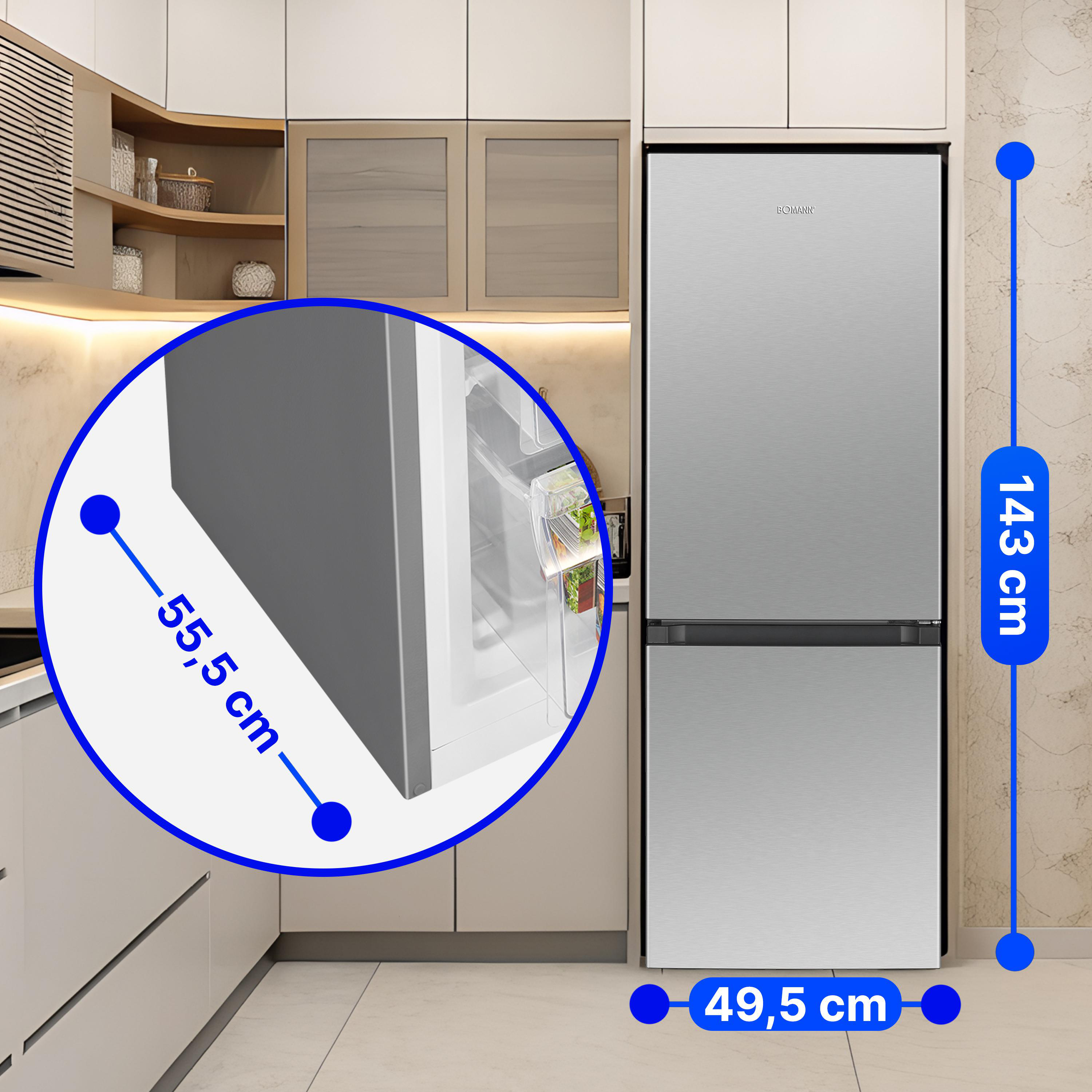 Ein Edelstahlkühlschrank mit Maßangaben. Er steht in einer Küche mit Schränken und Regalen.