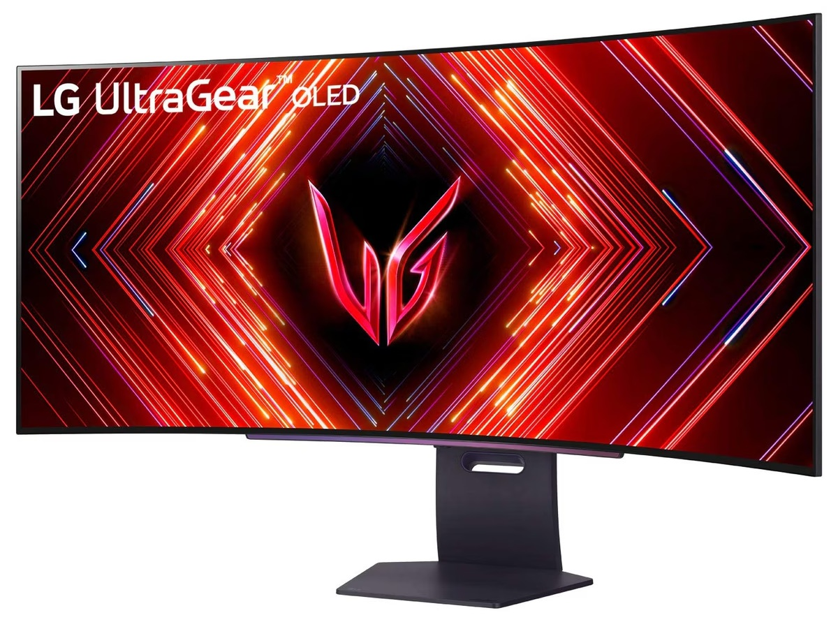 Zakrzywiony monitor LG UltraGear OLED. Czerwone i czarne geometryczne tło. Logo LG w rogu. Czarny stojak.