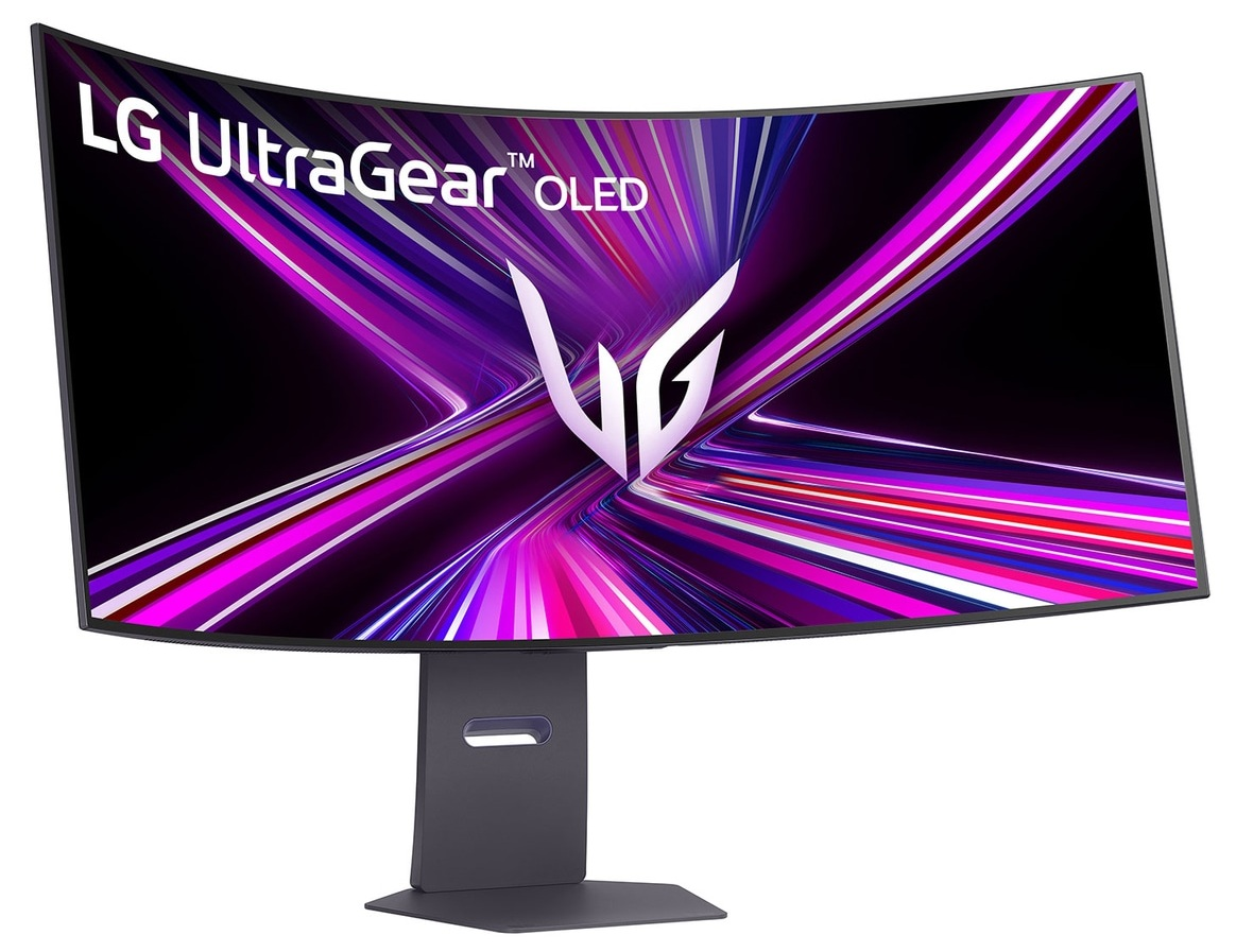 Zakrzywiony monitor LG UltraGear OLED. Ekran wyświetla fioletowo-różowy abstrakcyjny wzór z logo LG. Stoi na szarej podstawie.