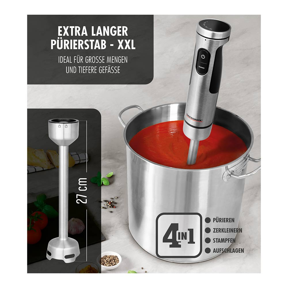 Ein Stabmixer in einem Topf mit roter Flüssigkeit. Der Mixer trägt die Aufschrift 'GASTROBACK'. Text: 'EXTRA LANGER PÜRIERSTAB - XXL'.