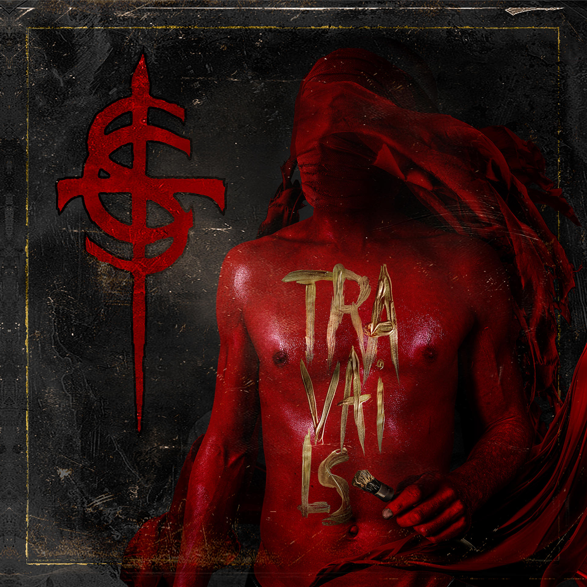 Eine rotgehäutete Figur mit goldenem Text auf der Brust. Ein rotes Tuch bedeckt den Hintergrund. Ein rotes Symbol befindet sich links.