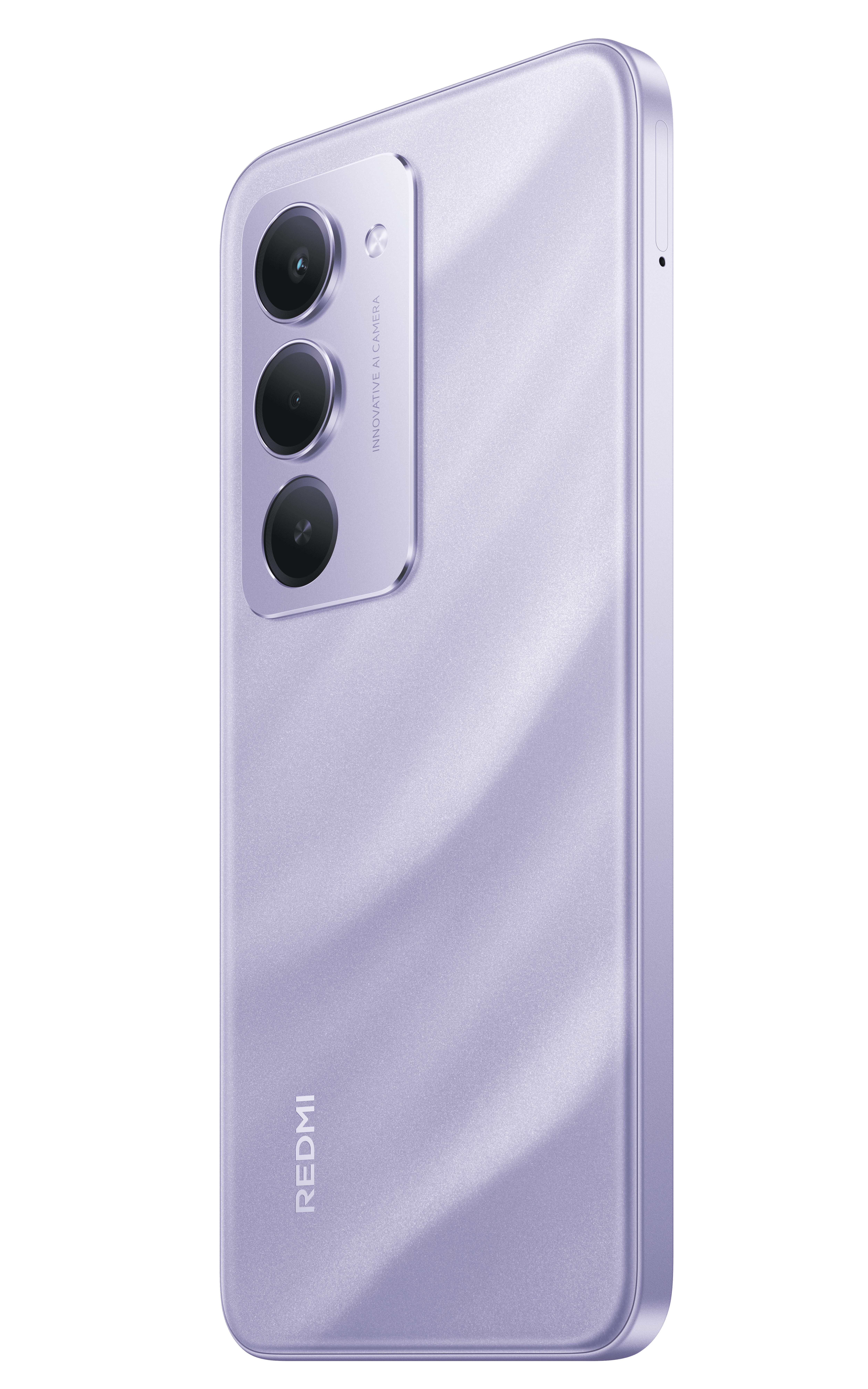 Lila bir Redmi telefon. Üç kamerası, flaşı ve markanın logosu var. Arka plan siyahtır.