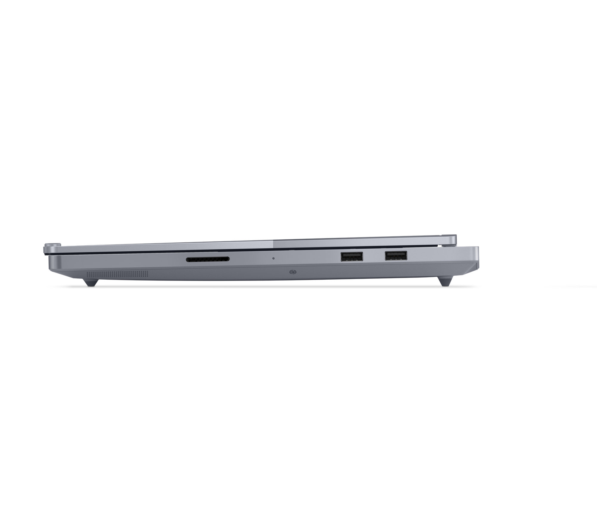 Seitenansicht eines silbernen Laptops. Sichtbare Anschlüsse sind USB, SD-Kartensteckplatz und Lüftungsschlitze. Schwarzer Hintergrund.
