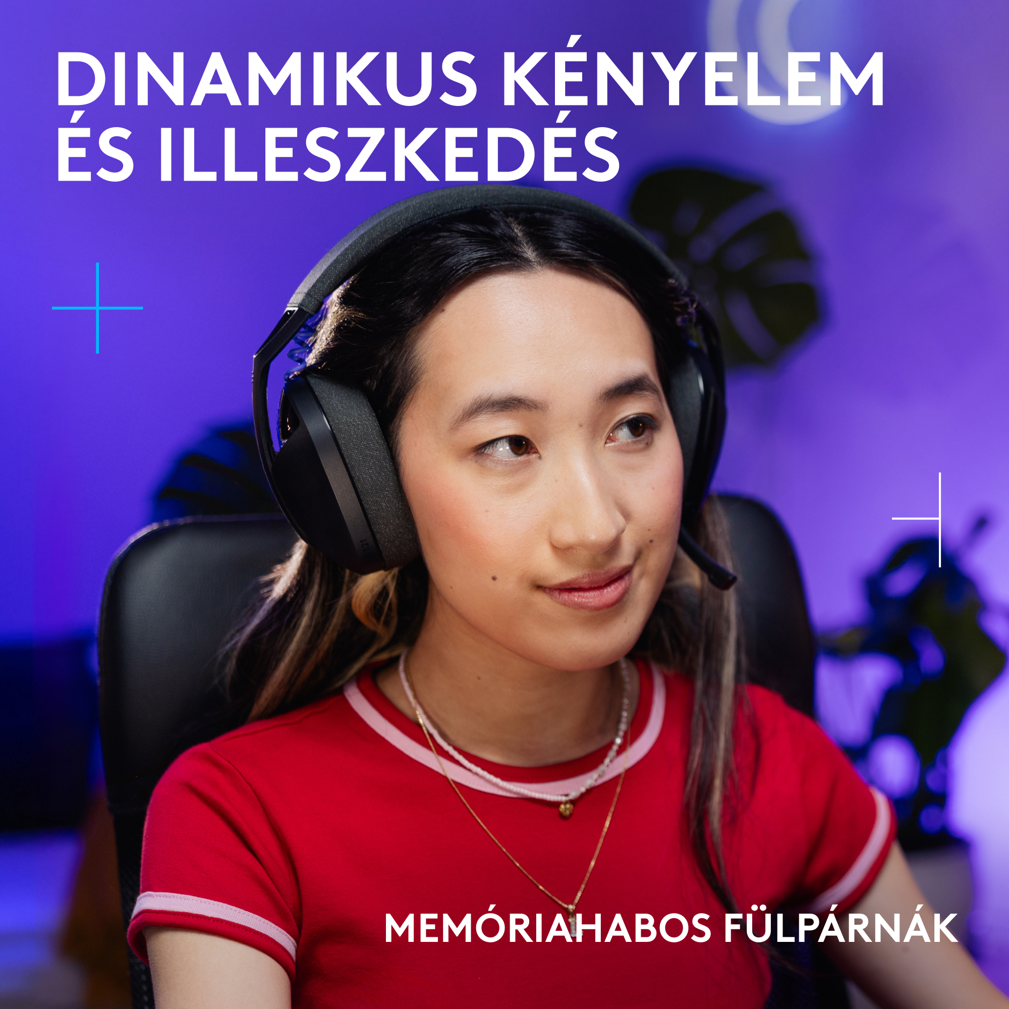 Egy nő fejhallgatóval egy széken ül. A háttér lila, magyar szöveggel. Piros inget visel.