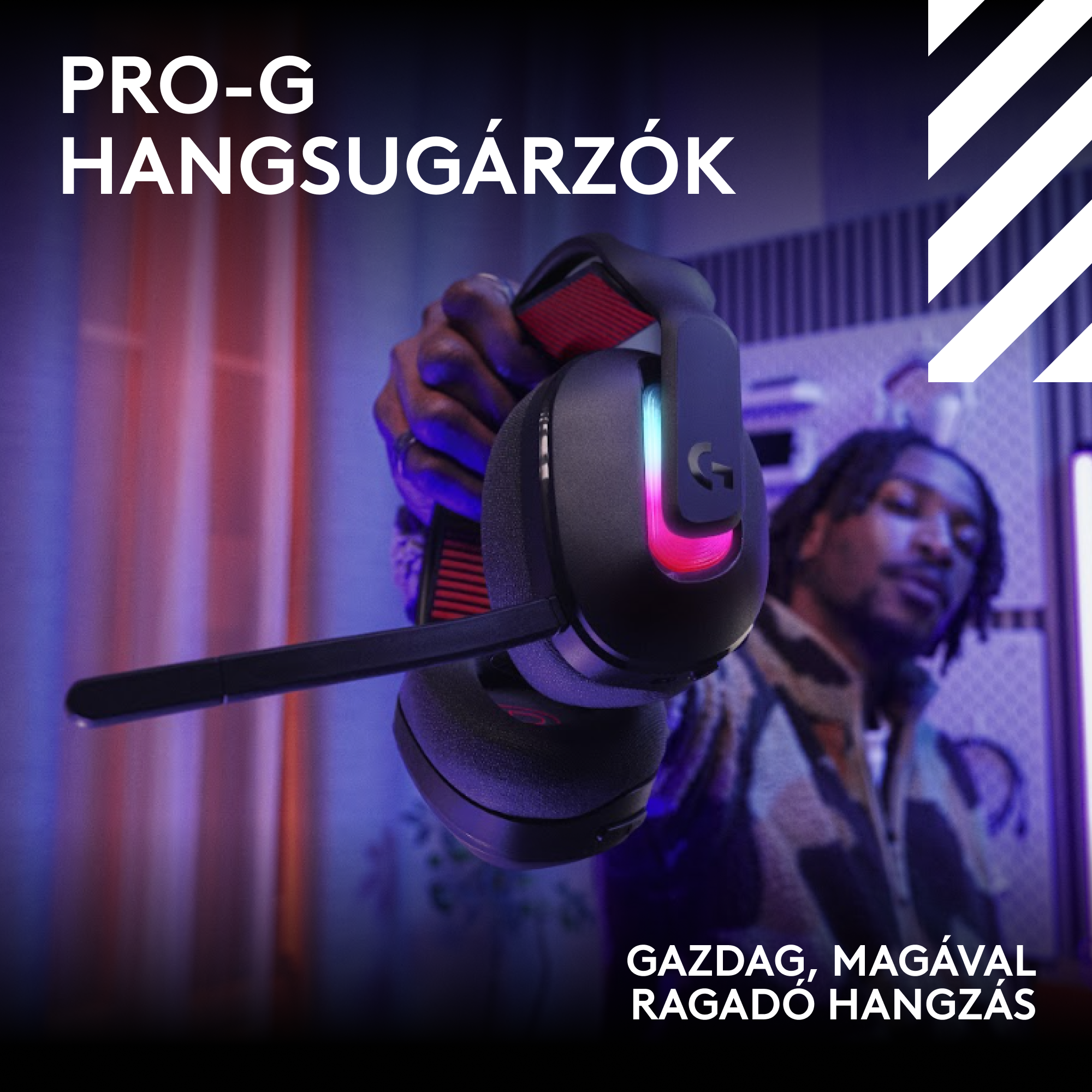 Egy személy fekete-piros headsetet tart. A szöveg a 'PRO-G HANGSUGÁRZÓK' és a 'GAZDAG, MAGÁVAL RAGADÓ HANGZÁS'.