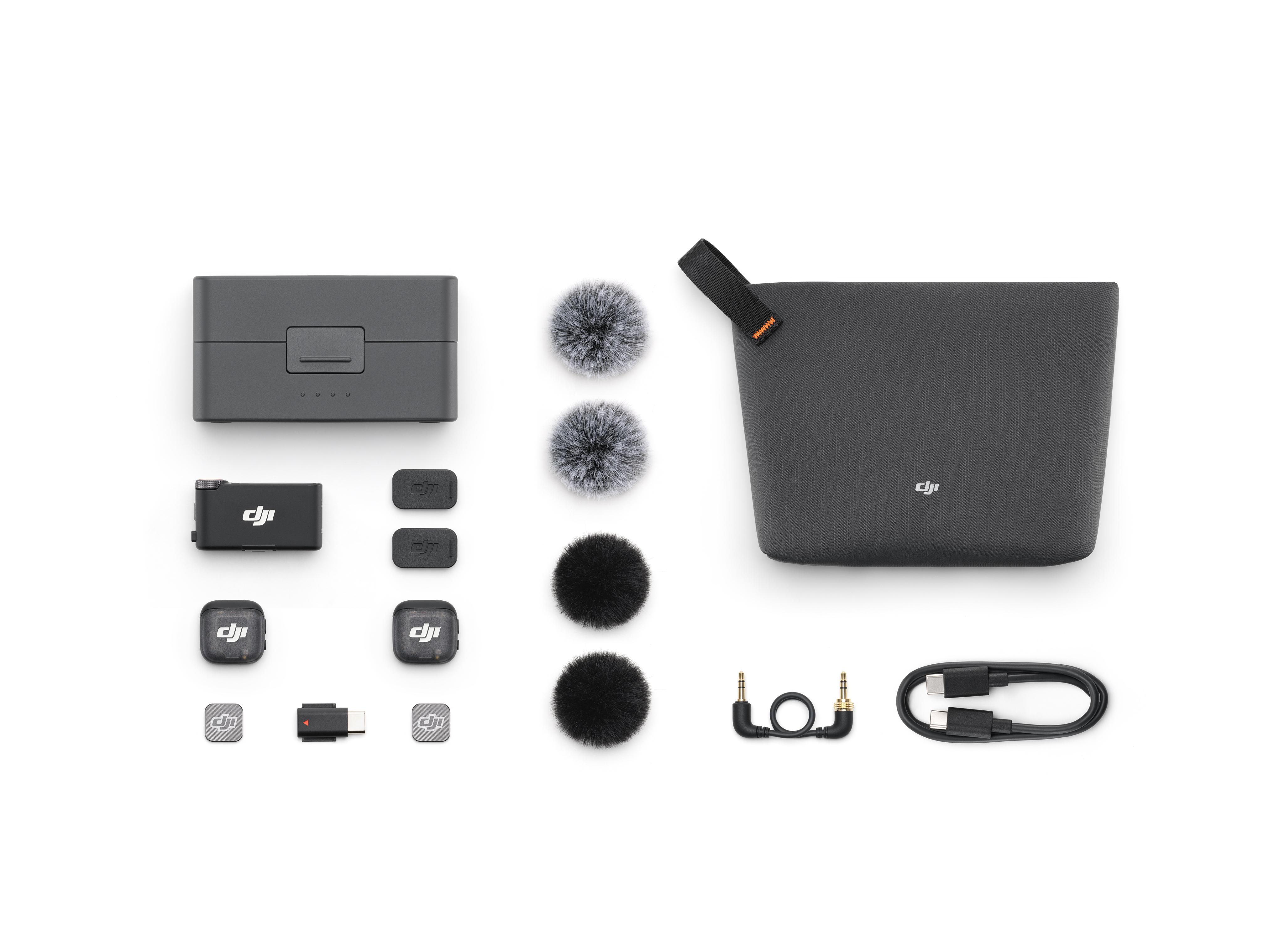 DJI-Mikrofon-Kit auf weißem Hintergrund. Enthält ein Ladecase, Mikrofone, Windschutz, eine Tragetasche und Kabel.