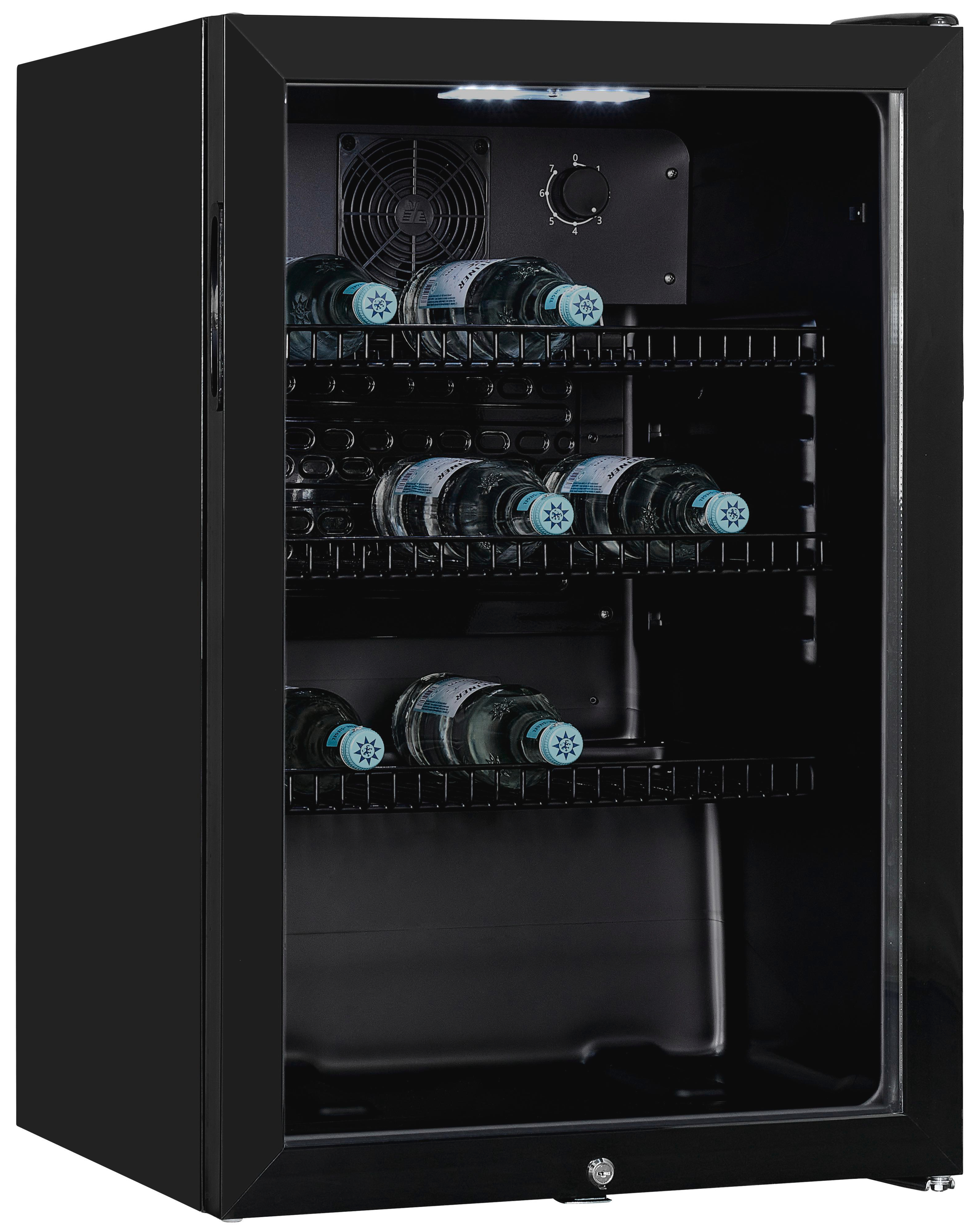 Schwarzer Minikühlschrank mit Glastür. Im Inneren befinden sich Wasserflaschen auf Regalen. Oben ist ein Lüfter zu sehen.
