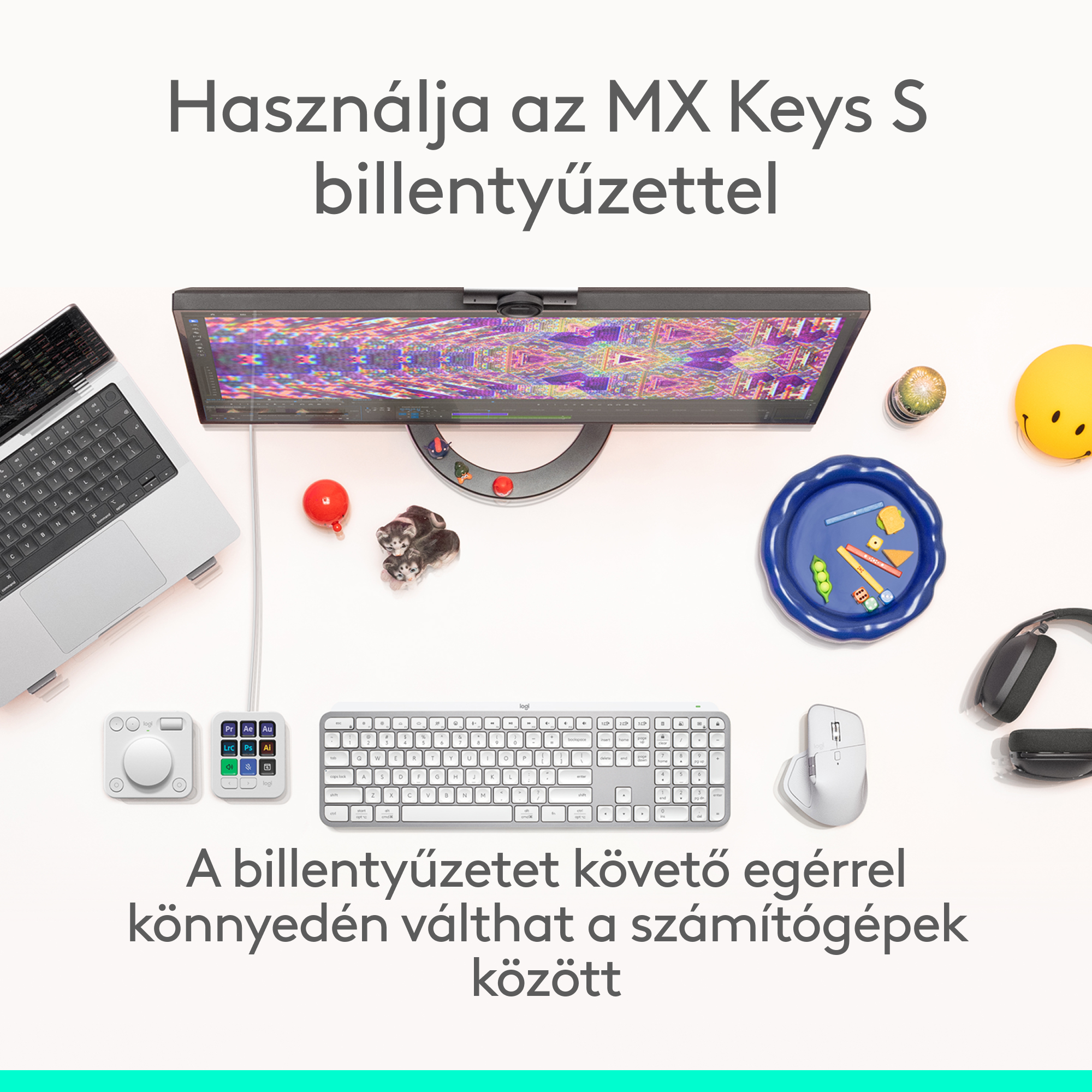Felülnézetben billentyűzet, egér, monitor és egyéb tárgyak láthatók. Magyar szöveg felül és alul.