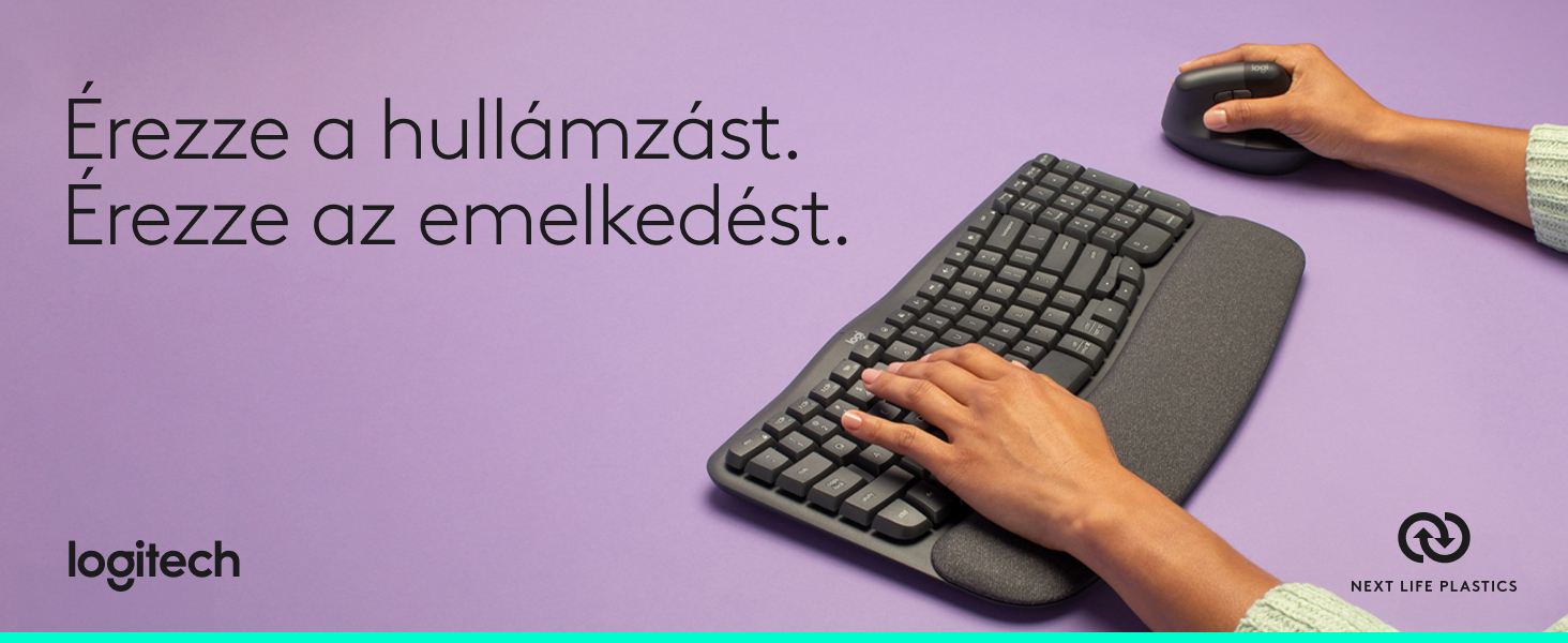 Kéz egy fekete ergonomikus billentyűzeten és egéren lila háttér előtt. A Logitech logója alul.