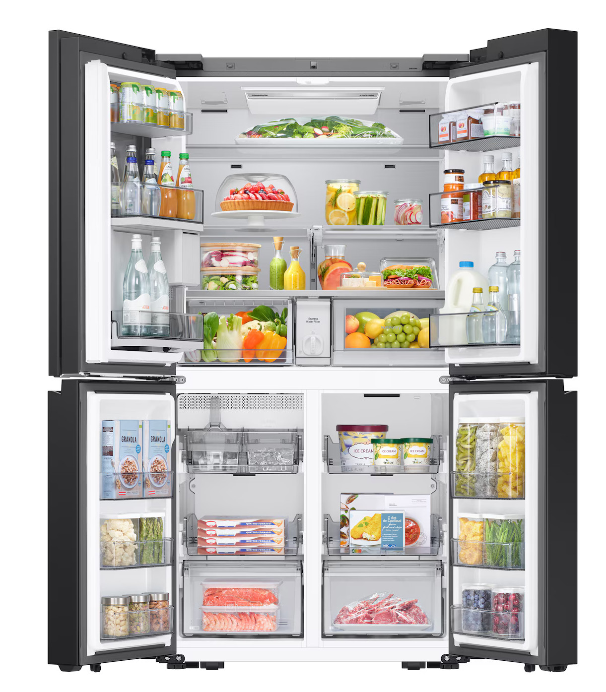 Pełna lodówka z otwartymi drzwiami. Wyświetla różne produkty spożywcze, takie jak owoce, warzywa, napoje i mrożonki.