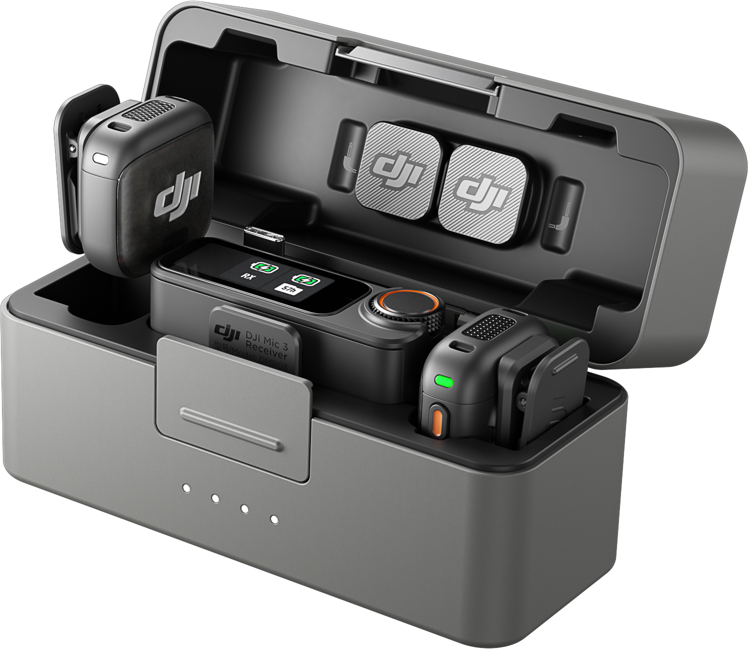 Un étui de chargement gris DJI Mic 3 avec deux micros, un récepteur et des accessoires. L'étui est ouvert, montrant les éléments à l'intérieur, avec le logo DJI.