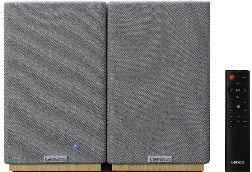 Due altoparlanti grigi con basi in legno e un telecomando a destra. Sugli altoparlanti è presente il marchio "Lenco".